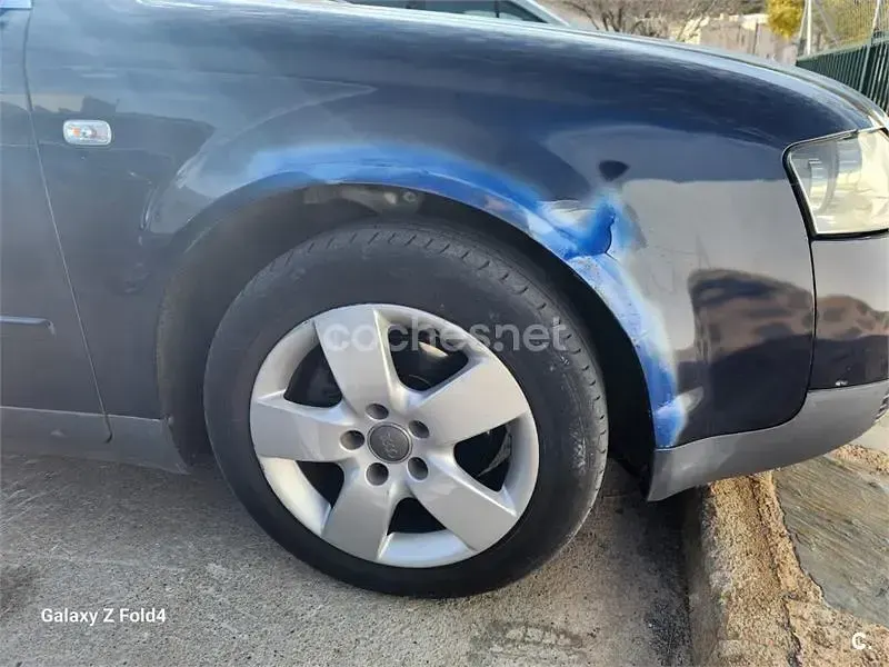 Usado Audi A4 130 CV (95 kW) 2003 Azul Berlina