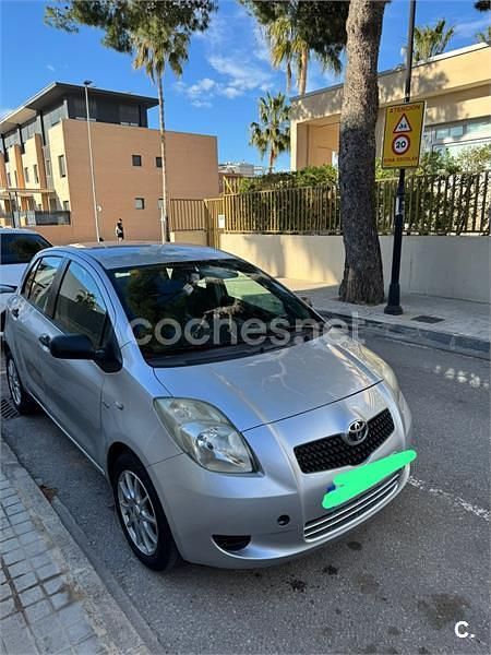 Usado Toyota Yaris 90 CV (66 kW) 2006 Gris / plata Berlina