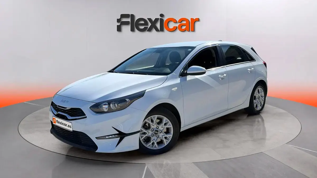 Usado Kia Ceed 136 CV (100 kW) 2023 Blanco Utilitario