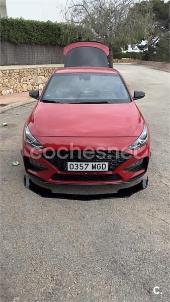 Usado Hyundai i30 N Line 120 CV (88 kW) 2023 Rojo Berlina