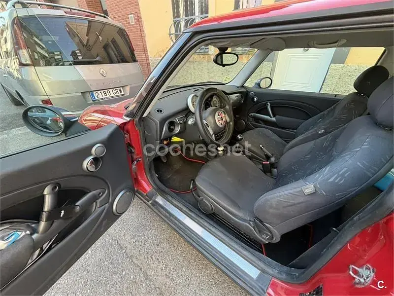 Usado Mini ONE 90 CV (66 kW) 2004 Rojo Utilitario