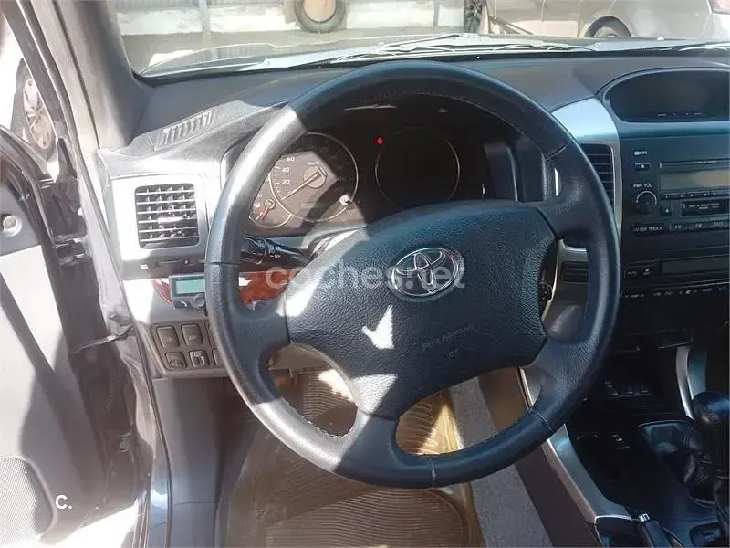 Usado Toyota Land Cruiser 166 CV (122 kW) 2007 Gris / plata SUV