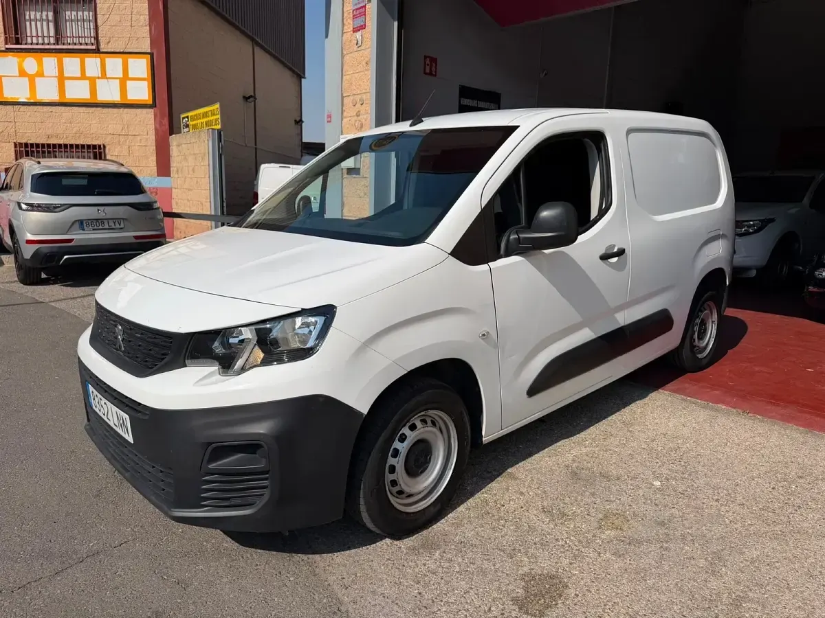 Usado Peugeot Partner Premium 98 CV (72 kW) 2021 Blanco Monovolumen