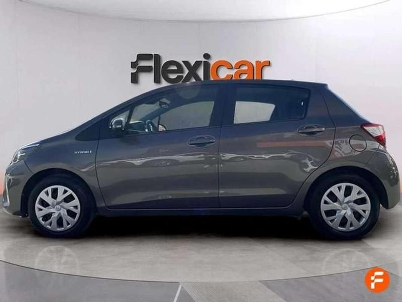 Usado Toyota Yaris Hybrid Active 100 CV (73 kW) 2019 Marrón Utilitario