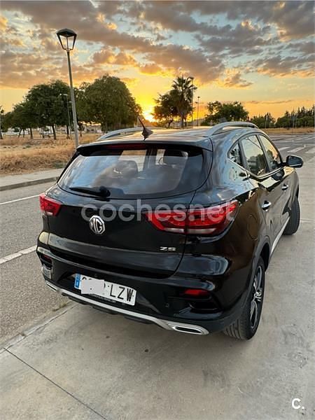 Usado MG ZS Comfort 106 CV (77 kW) 2022 Negro Berlina