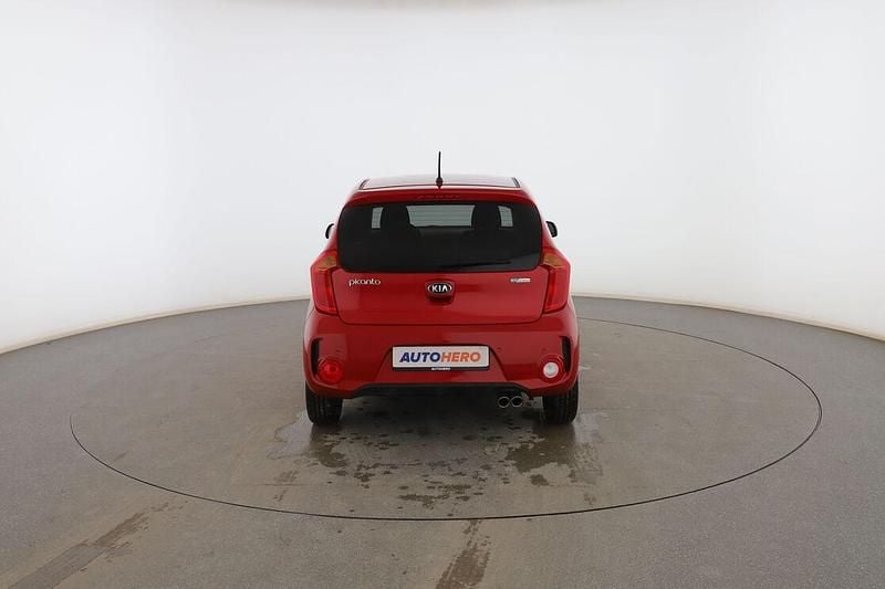 Usado Kia Picanto 65 CV (47 kW) 2015 Rojo Utilitario