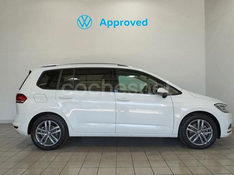 Usado VW Touran 122 CV (89 kW) 2024 Blanco Monovolumen