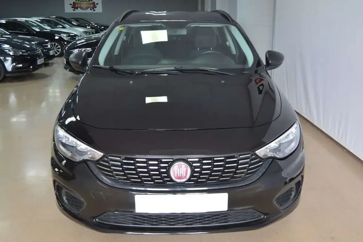 Usado Fiat Tipo Lounge 120 CV (88 kW) 2019 Negro Familiar