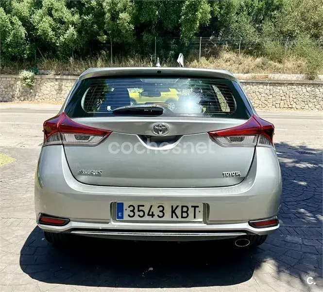 Usado Toyota Auris 116 CV (85 kW) 2017 Gris / plata Berlina