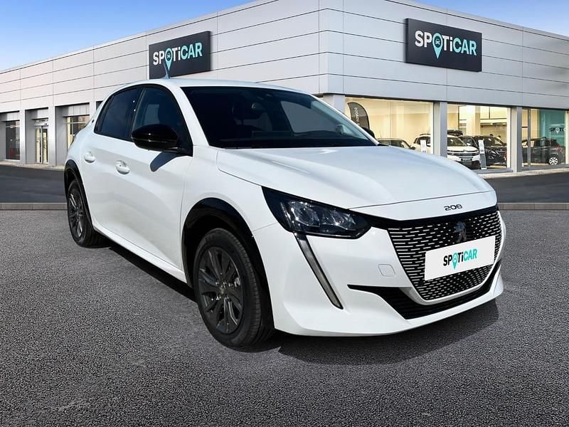 Usado Peugeot e-208 Allure 100 kW (136 CV) 2023 Blanco Utilitario
