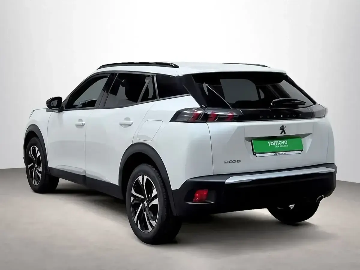 Usado Peugeot 2008 Allure 131 CV (96 kW) 2023 Blanco SUV