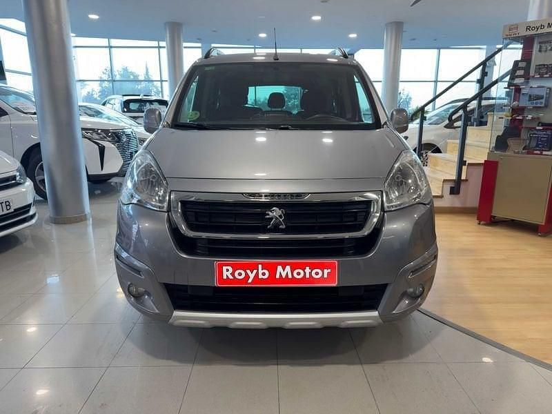 Usado Peugeot Partner Tepee Style 92 CV (67 kW) 2017 Gris Monovolumen