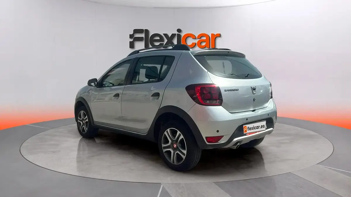 Usado Dacia Sandero Comfort 95 CV (69 kW) 2019 Gris Utilitario