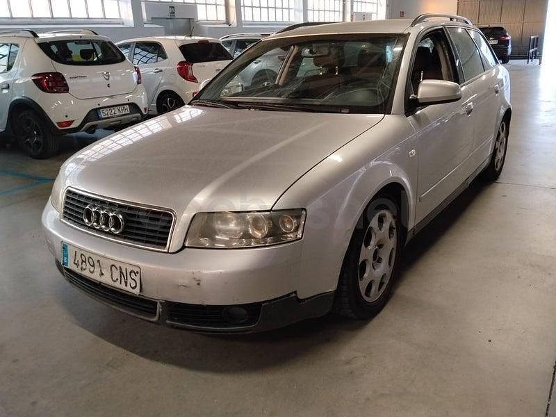 Usado Audi A4 163 CV (119 kW) 2003 Gris / plata Familiar