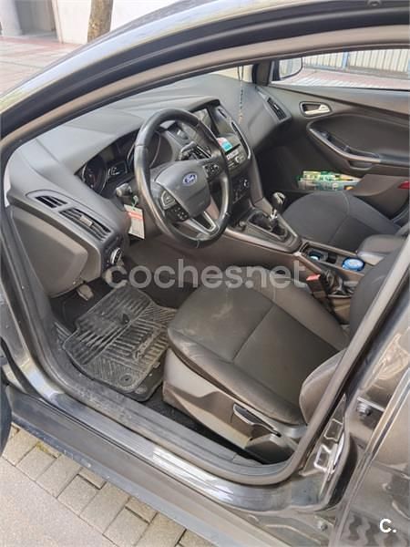 Usado Ford Focus Business Edition 120 CV (88 kW) 2017 Gris / plata Berlina