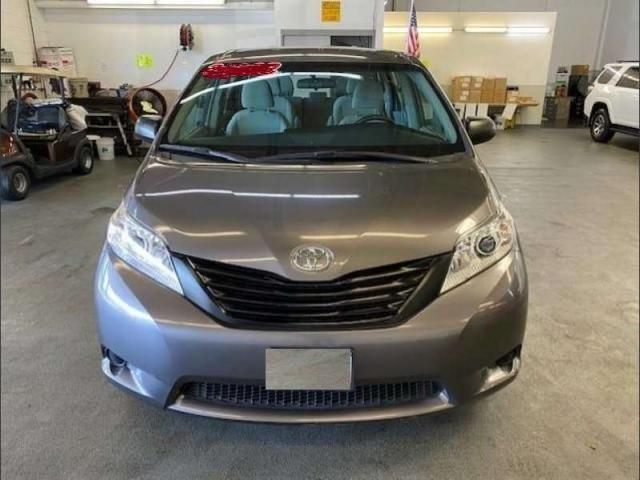 Gris Usado 2017 Toyota Sienna Monovolumen | 57.100 € - Imagen 1/4