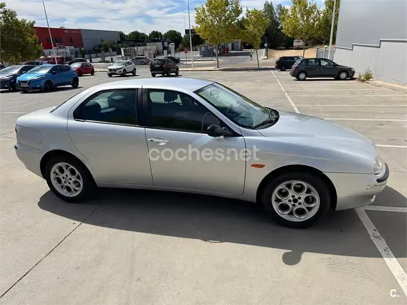 Usado Alfa Romeo 156 120 CV (88 kW) 1998 Gris / plata Berlina