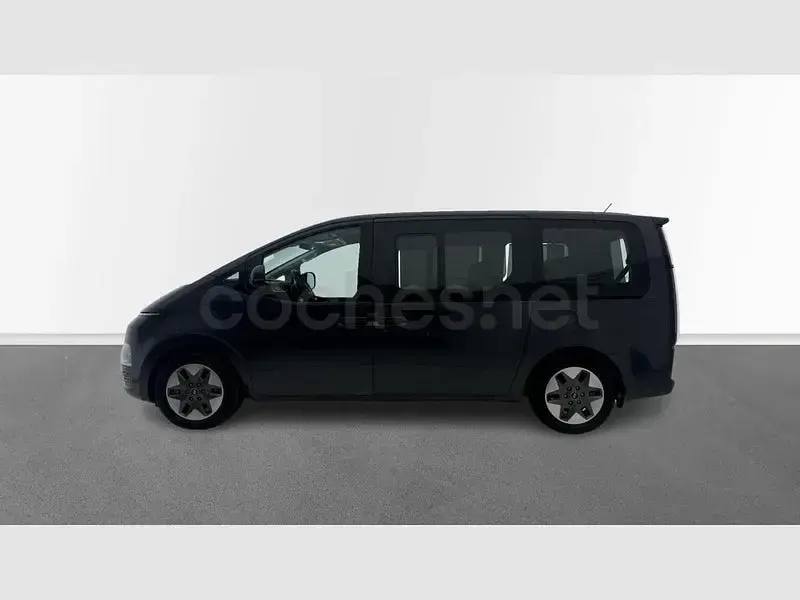 Usado Hyundai Staria 177 CV (130 kW) 2023 Gris Monovolumen