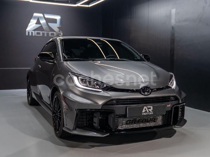 Gris / plata Usado 2025 Toyota Yaris Berlina | 51.900 € - Imagen 1/4