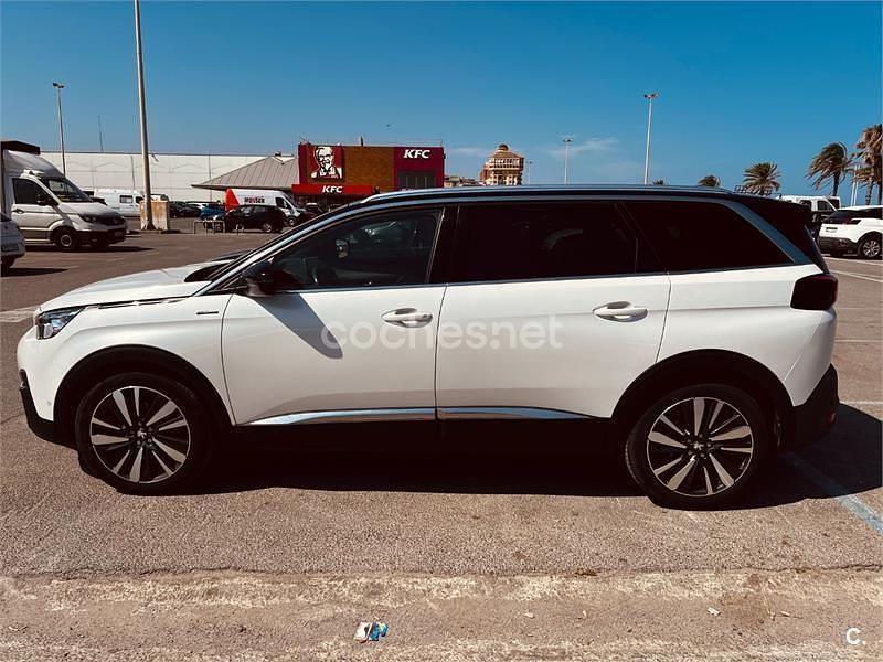 Usado Peugeot 5008 GT-line 130 CV (95 kW) 2019 Blanco Monovolumen