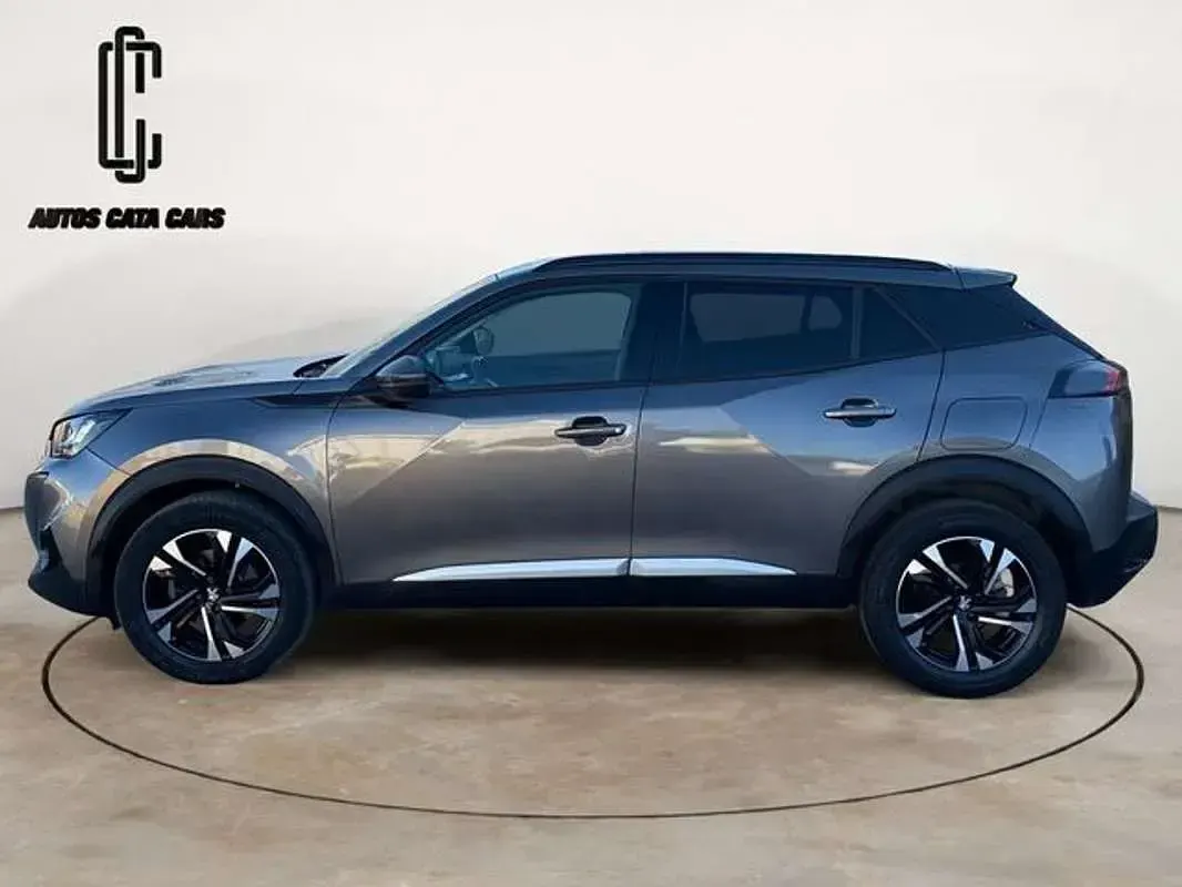 Usado Peugeot 2008 Allure 131 CV (96 kW) 2021 Gris / plata SUV