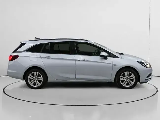 Usado Opel Astra Selective 110 CV (80 kW) 2017 Gris Familiar