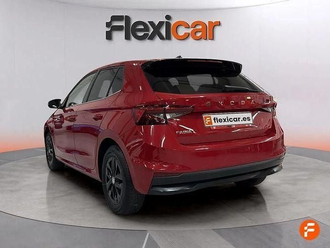 Usado Skoda Fabia Selection 80 CV (58 kW) 2024 Rojo Berlina