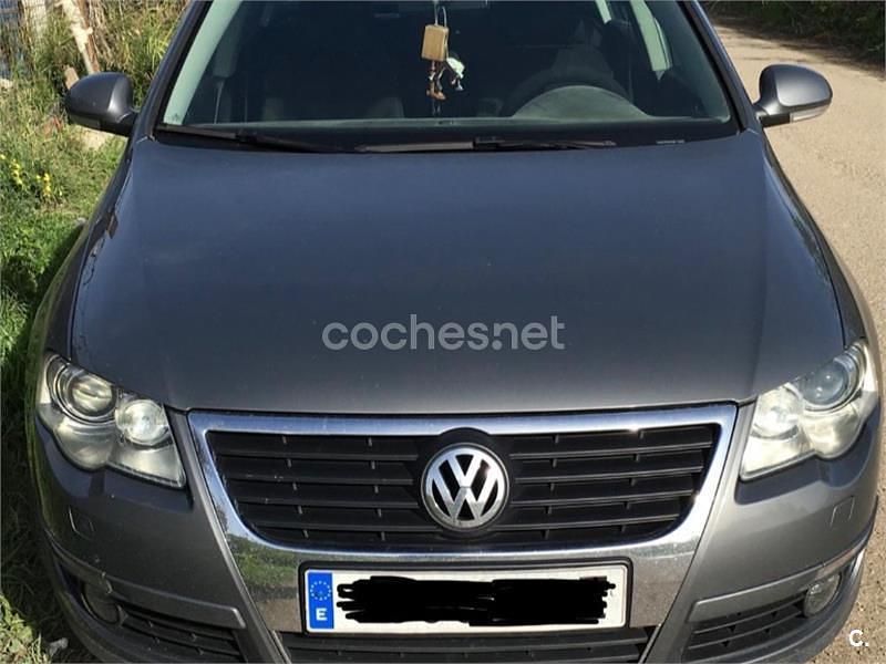 Usado VW Passat Advance 140 CV (102 kW) 2007 Gris / plata Berlina