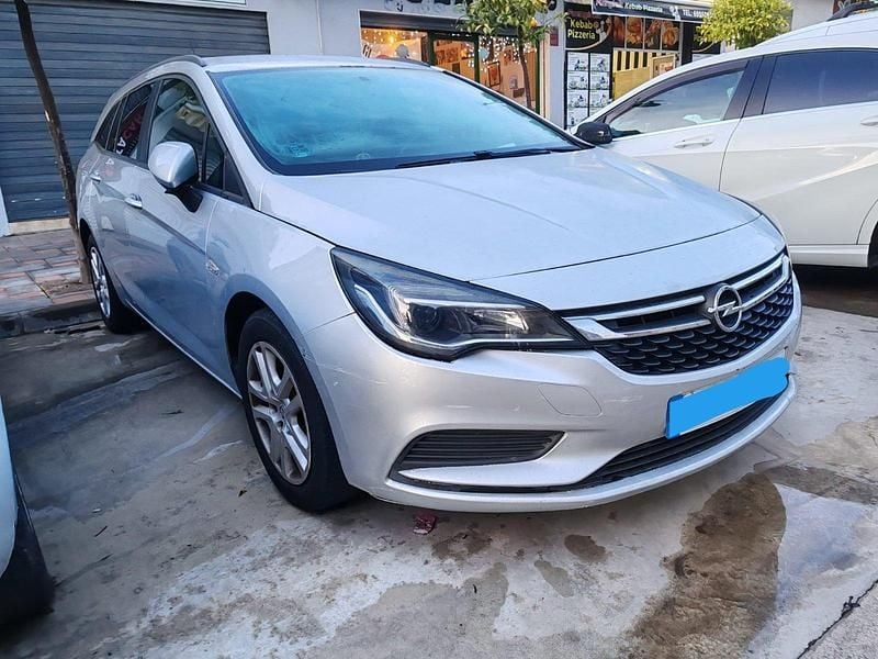Usado Opel Astra Sport 110 CV (80 kW) 2017 Plata Familiar