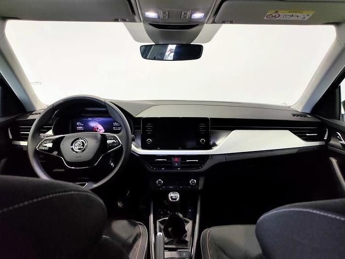 Usado Skoda Kamiq Selection 115 CV (84 kW) 2024 Gris plata SUV