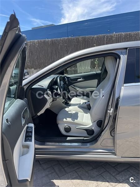 Begagnad Mercedes A200 Urban 136 HK (100 kW) 2012 Grå Sedan