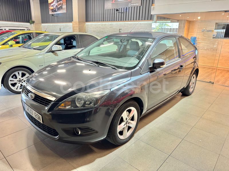 Gris / plata Usado 2009 Ford Focus Trend Berlina | 4500 € (Precio justo) - Imagen 1/4