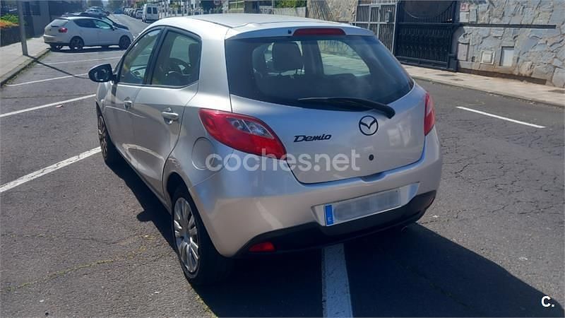 Usado Mazda 2 Active 86 CV (63 kW) 2009 Gris / plata Utilitario
