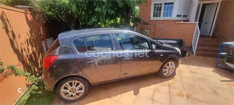 Usado Opel Corsa Cosmo 85 CV (62 kW) 2011 Negro Utilitario