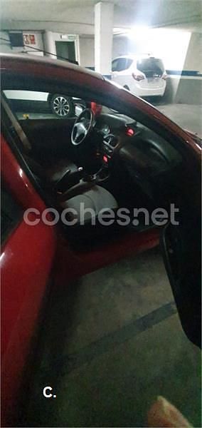 Usado Peugeot 206 70 CV (51 kW) 2005 Rojo Berlina