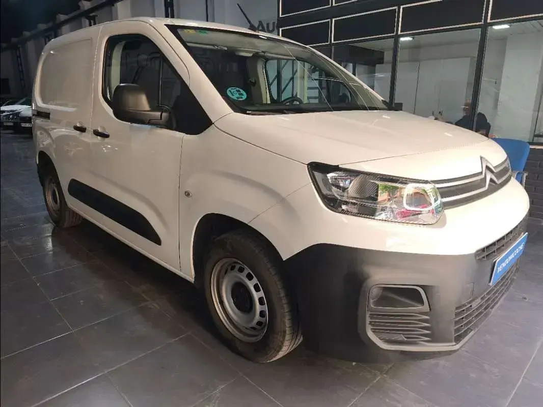 Usado Citroën Berlingo 102 CV (75 kW) 2022 Blanco Monovolumen
