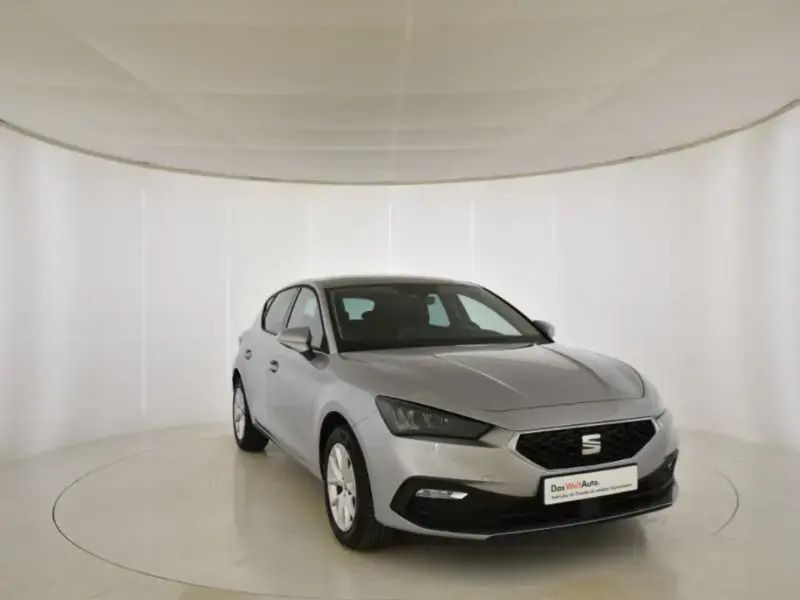 Gris/plata Usado 2024 Seat Leon Style | 24.990 € (Precio justo) - Imagen 1/4
