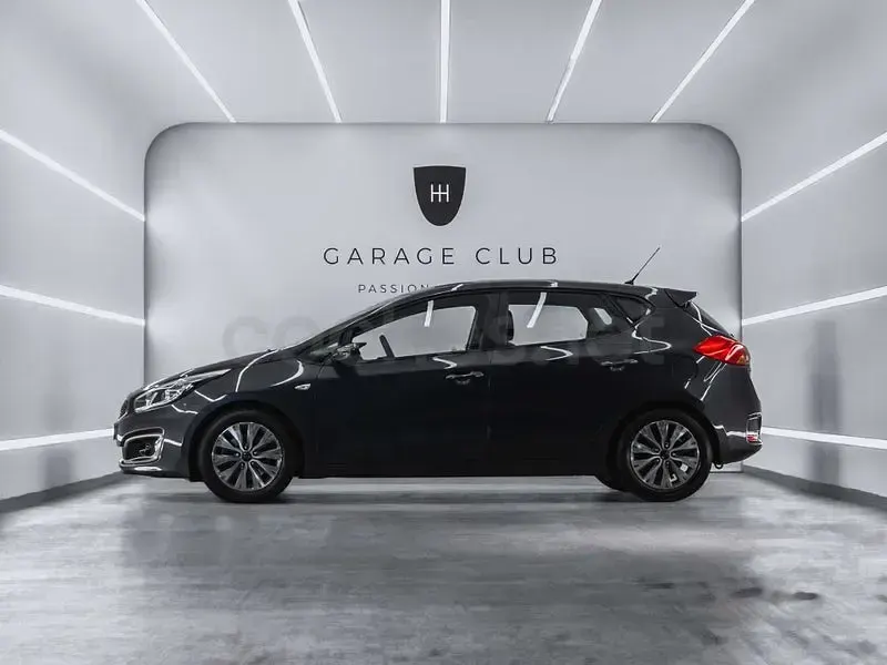 Usado Kia Ceed 100 CV (73 kW) 2017 Gris / plata Utilitario