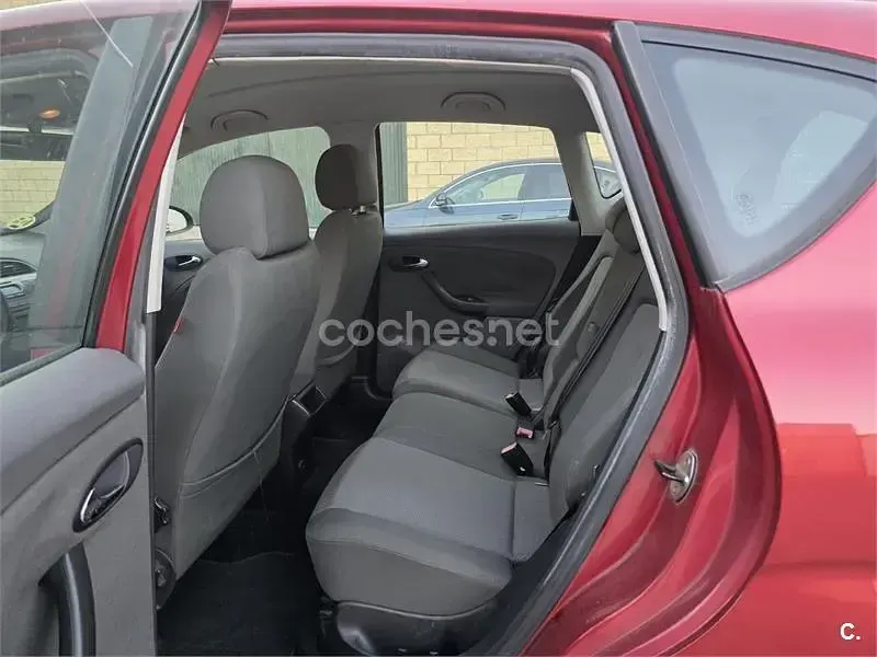 Usado Seat Toledo Sport 105 CV (77 kW) 2004 Granate Berlina