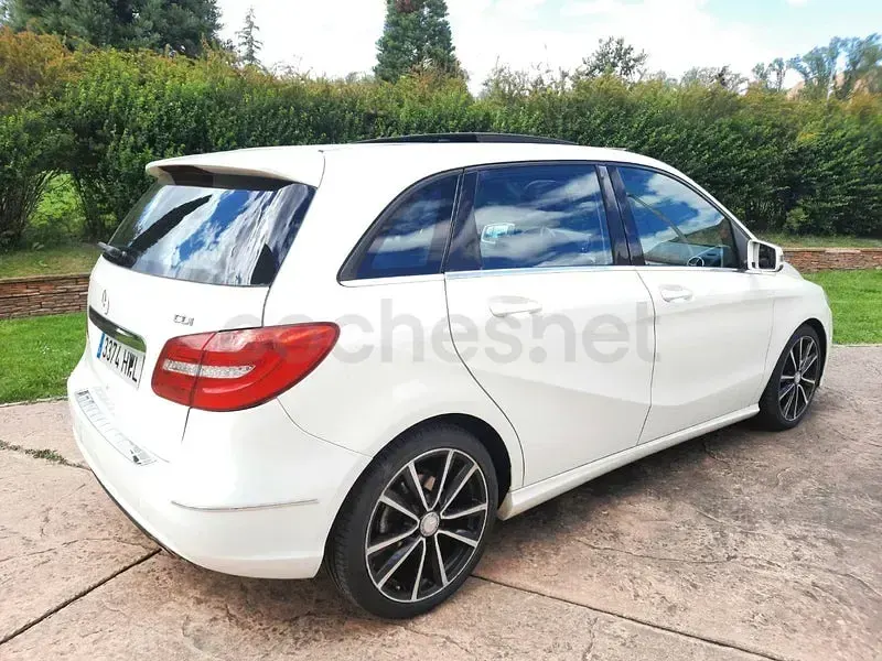 Usado Mercedes B180 109 CV (80 kW) 2014 Blanco Monovolumen