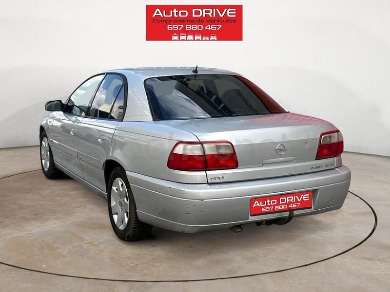 Usado Opel Omega Sport 130 CV (95 kW) 2000 Gris / plata Familiar