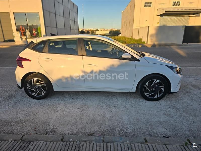 Blanco Usado 2022 Hyundai i20 Berlina | 12.400 € (Buen precio) - Imagen 1/4