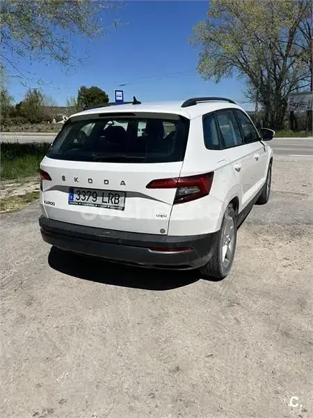 Usado Skoda Karoq Ambition 150 CV (110 kW) 2021 Blanco SUV