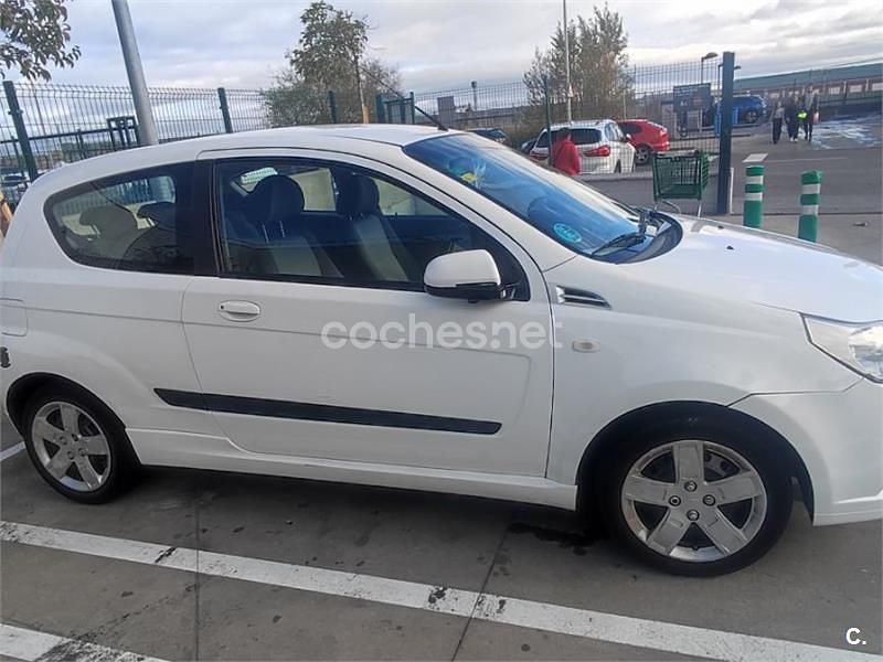 Usado Chevrolet Aveo LS 84 CV (61 kW) 2010 Blanco Berlina