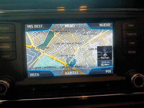 Usado Seat Leon Reference 105 CV (77 kW) 2014 Rojo Berlina