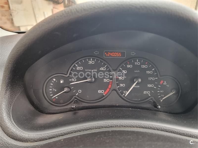 Usado Peugeot 206 70 CV (51 kW) 2006 Gris / plata Familiar