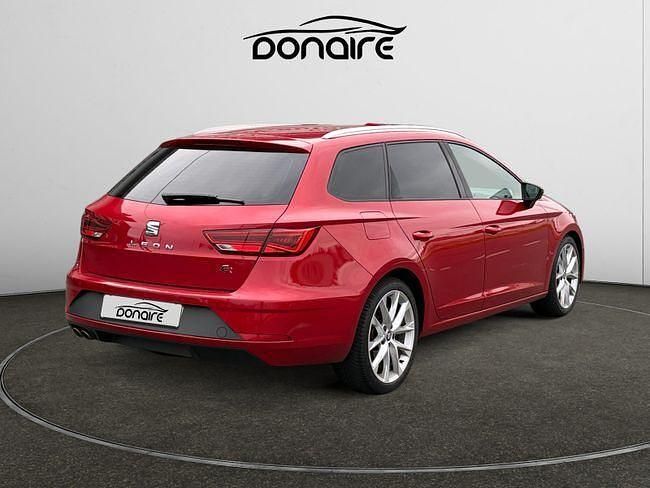 Usado Seat Leon FR 150 CV (110 kW) 2019 Rojo Familiar