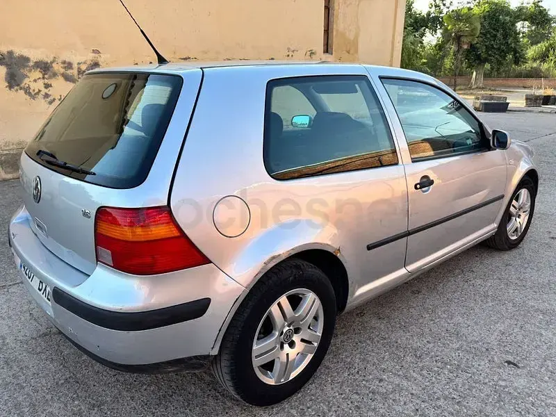 Usado VW Golf IV Conceptline 105 CV (77 kW) 2002 Gris / plata Berlina