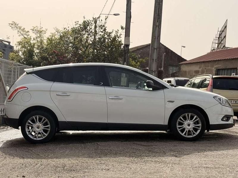 Usado Lancia Delta 120 CV (88 kW) 2010 Blanco Utilitario