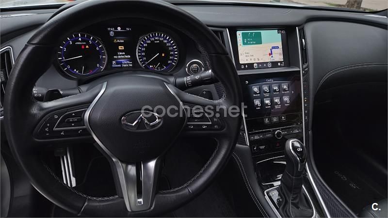 Usado Infiniti Q60 Sport Tech 211 CV (155 kW) 2018 Gris / plata Coupe